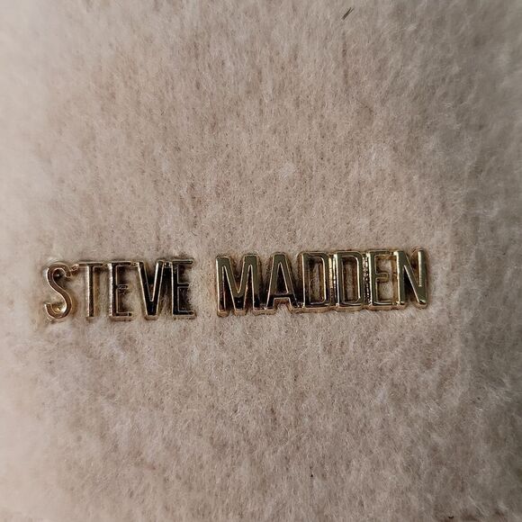 Steve Madden. Beige Soft Fleece Ball Cap. OSFA. EUC - Picture 9 of 9